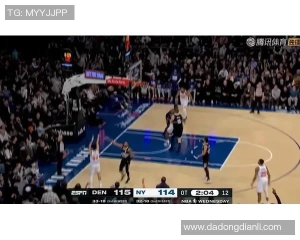 尼克斯与小牛激战正酣双方球员拼尽全力争夺胜利